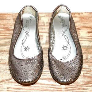 Kenneth Cole Reaction flats